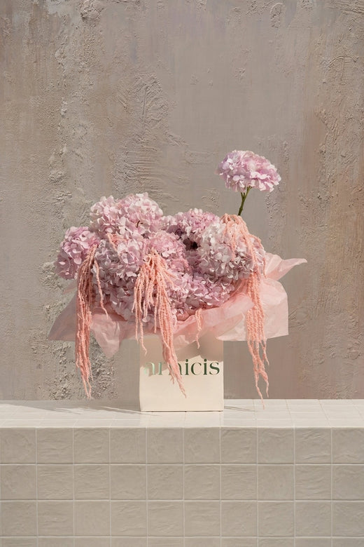 Blush Petals — تنسيق ورد فاخر من Amicis