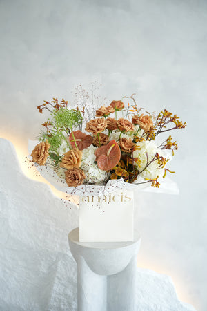 minimalist but artisan flower bouquet inspired by sahara