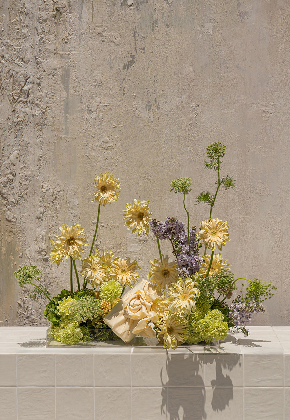 Salver 01 - Salver Collection & Best Seller - artisan floral creation | thank you flowers | premium Dubai flowers - by Amicis Dubai