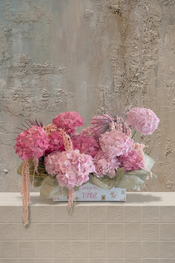 Be Mine Toonz - blush pink hydrangeas and soft pink amaranthus in a white Amicis x Toonz gift box by Amicis