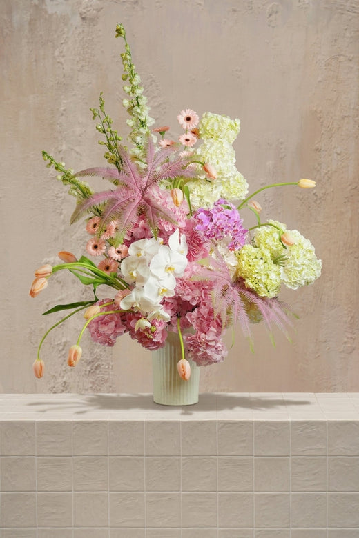 Blush Elegance — تنسيق ورد فاخر من Amicis