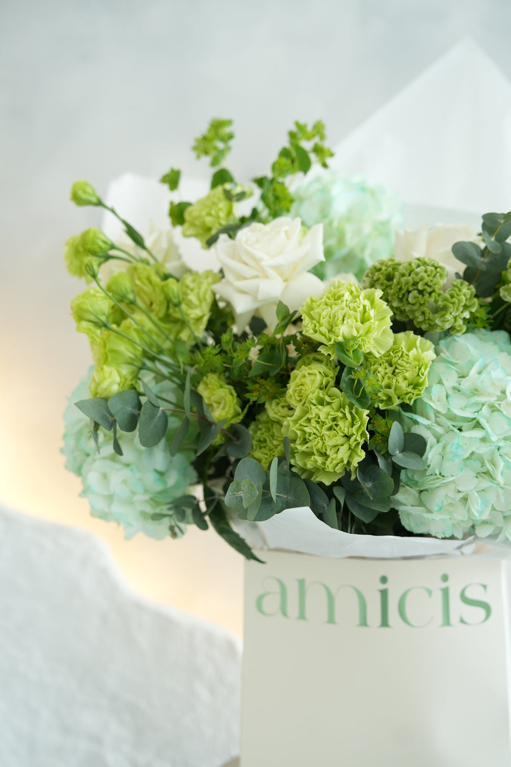 Presented in Amicis' signature style, this bouquet is a breath of calm elegance—subtle, sophisticated, and effortlessly chic.