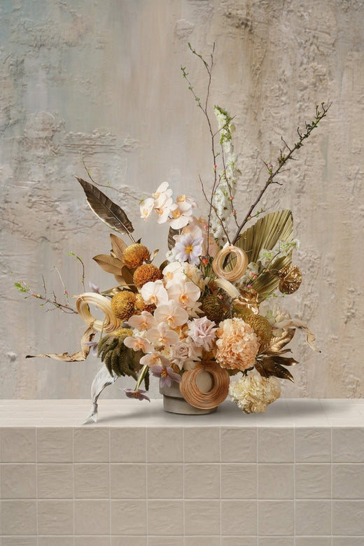Golden Bloom — تنسيق ورد فاخر من Amicis