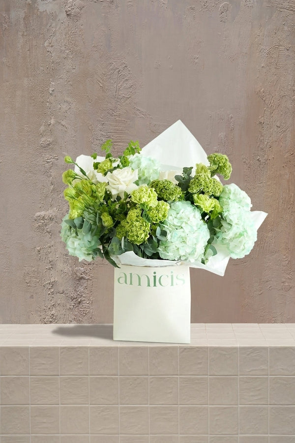 Mint Whisper — تنسيق ورد فاخر من Amicis