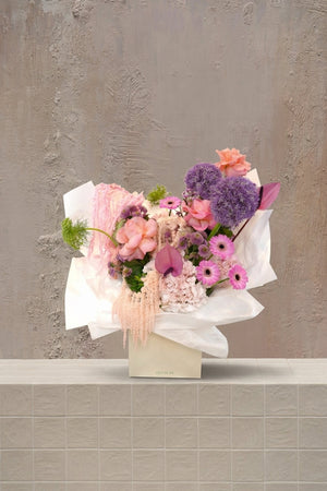 Amicis Blush — تنسيق ورد فاخر من Amicis