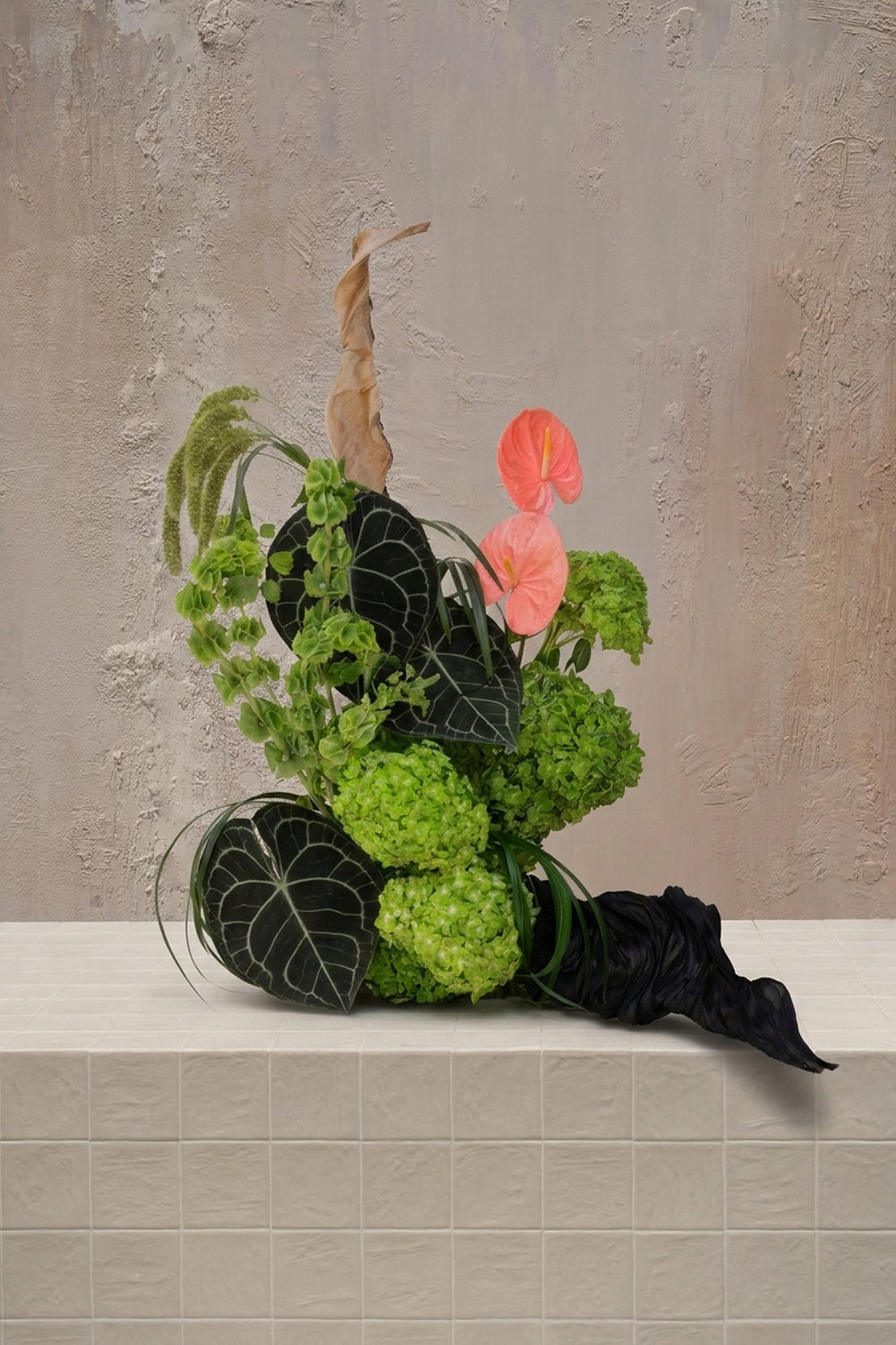 Wild Tribe - Vase Arrangement & Best Seller - exclusive floral design | perfect gift idea | premium Dubai flowers - by Amicis Dubai
